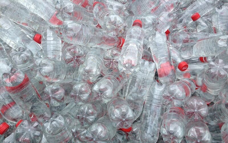 Komprimering af tomme konserves dåser