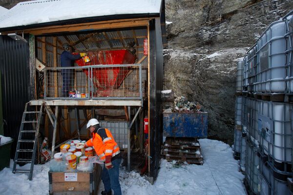 Verdichtung und Entleerung von Farbeimer | Veglo Miljø