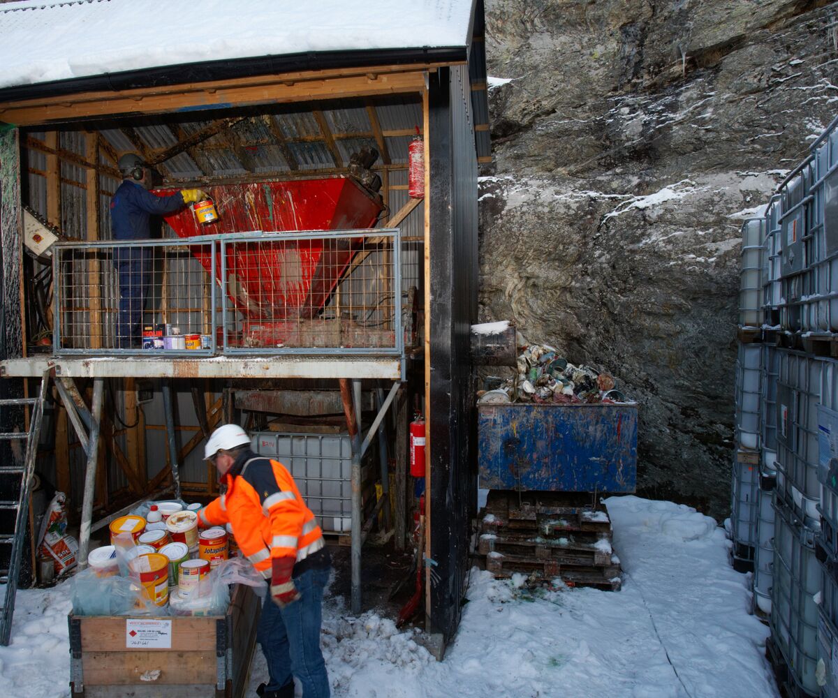 Verdichtung und Entleerung von Farbeimer | Veglo Miljø