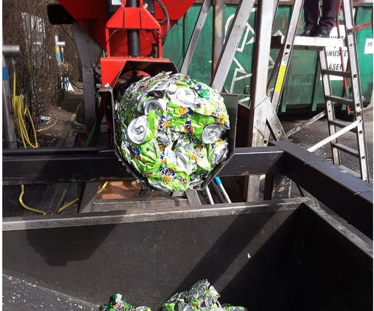 Verdichtung und Entleerung von Alu-Dosen und PET-Flaschen | Carlsberg Brauerei