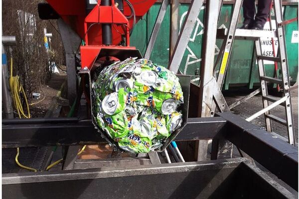 Verdichtung und Entleerung von Alu-Dosen und PET-Flaschen | Carlsberg Brauerei