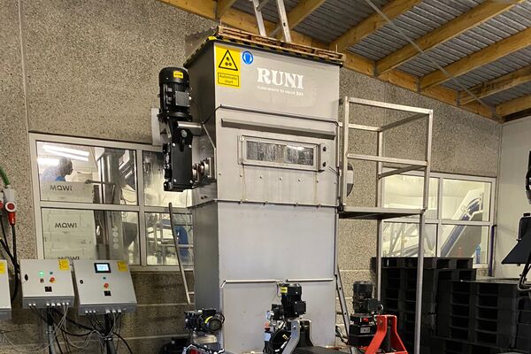 Verdichtung von Fischkisten aus Styropor | O.H. Fiskeeksport 