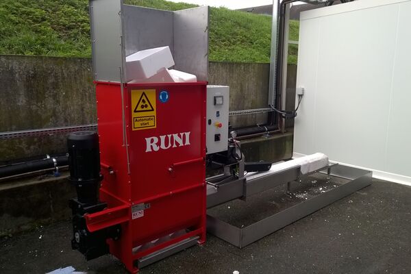 Verdichtung von Fischkisten aus Styropor | Cap Fraicheur 