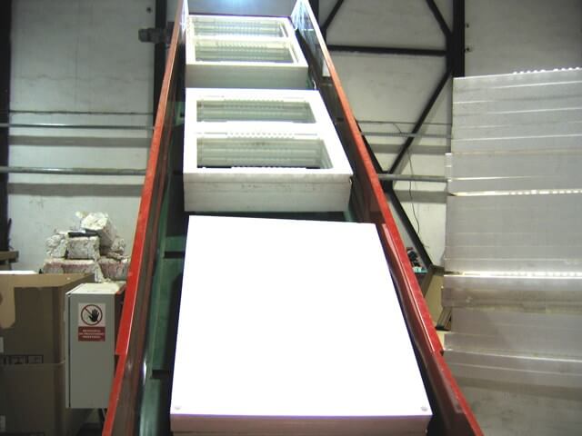 EPP Abfall auf dem Förderband